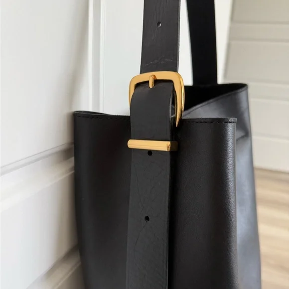 Madewell The Essential Bucket Tote - Picture 6 of 10